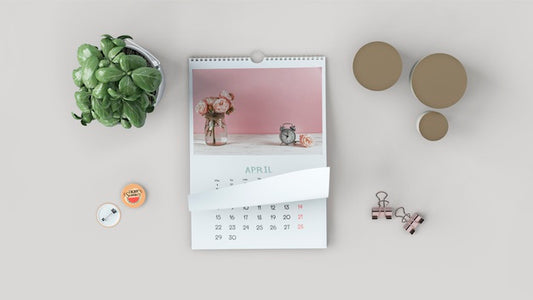 Free Decorative Flat Lay Calendar Mockup Psd