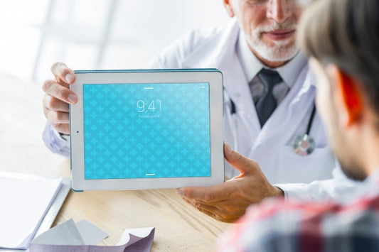 Free Doctor Showing Tablet To Patient Psd