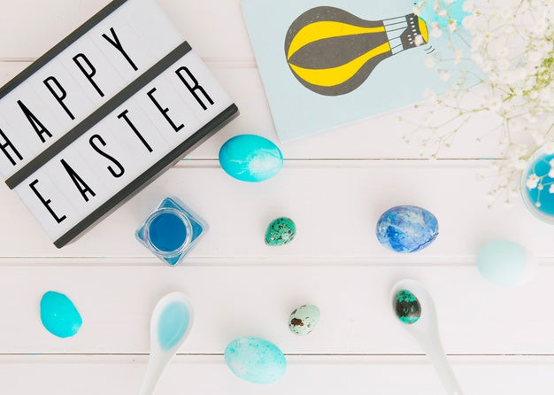 Free Easter Mockup With Board And Paper Psd