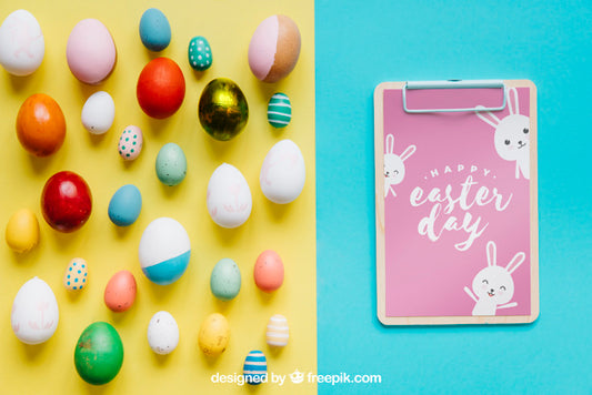 Free Easter Mockup With Clipboard And Eggs Psd