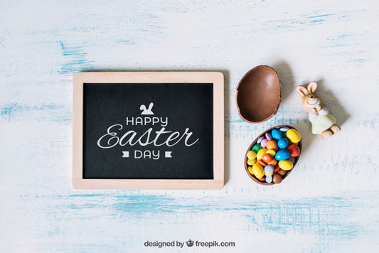 Free Easter Mockup With Slate And Choco Egg Psd