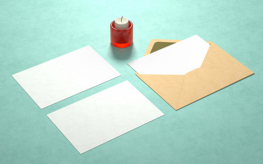 Free Elegant Postcards Mockup With Candle Psd