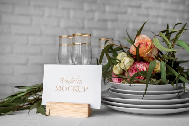 Free Elegant Table Display Mock-Up Psd