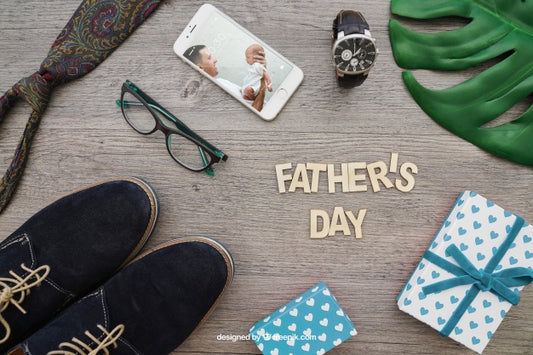 Free Father'S Day Composition With Lettering Psd