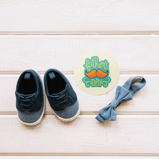 Free Fathers Day Mockup With Round Label And Shoes Psd