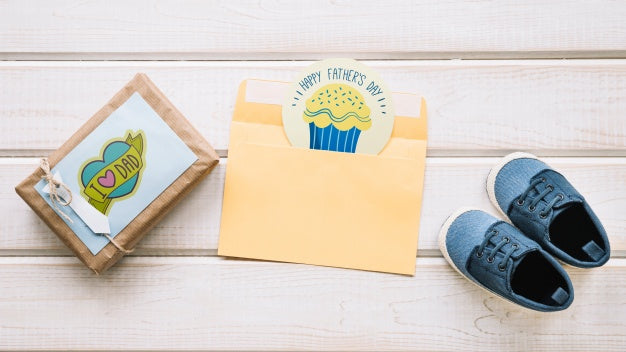 Free Fathers Day Mockup With Round Label In Envelope Psd