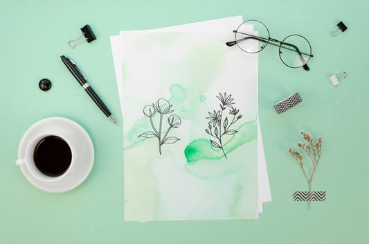 Free Flat Lay Arrangement With Card Mock-Up On Green Background Psd