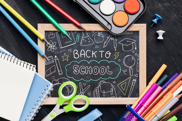 Free Flat Lay Back To School With Chalkboard Psd