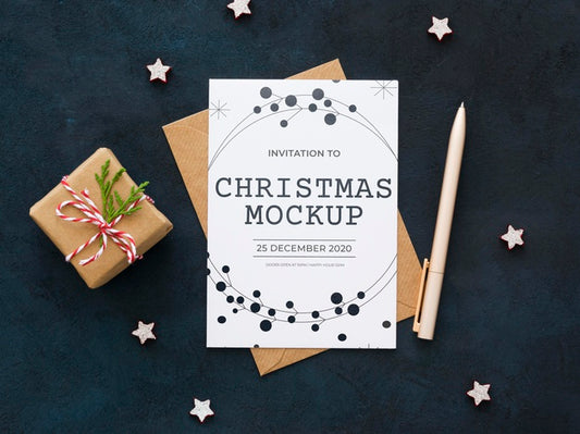 Free Flat Lay Christmas Eve Composition With Card And Envelope Psd