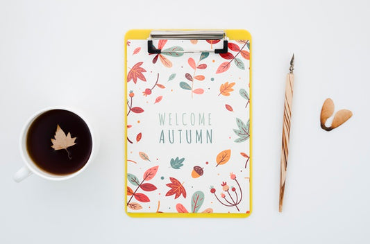 Free Flat Lay Clipboard Mock-Up With Welcome Autumn Psd
