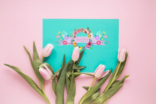 Free Flat Lay Greeting Card Mockup For Spring Psd