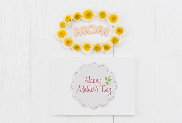 Free Flat Lay Mothers Day Card Mockup Psd