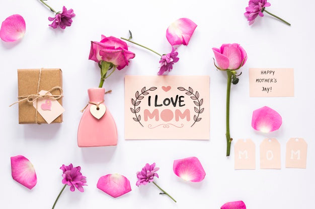 Free Flat Lay Mothers Day Card Mockup Psd