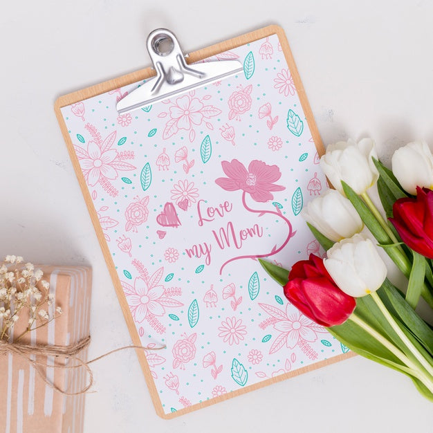 Free Flat Lay Mothers Day Composition With Clipboard Mockup Psd