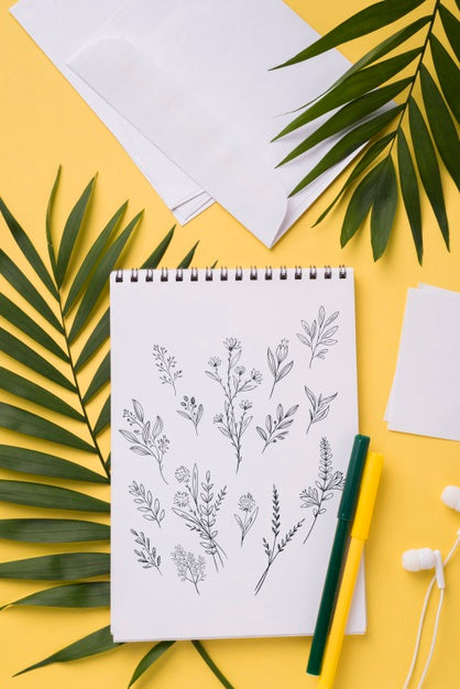 Free Flat Lay Notebook Mock-Up And Pen Near With Tropical Leaves Psd
