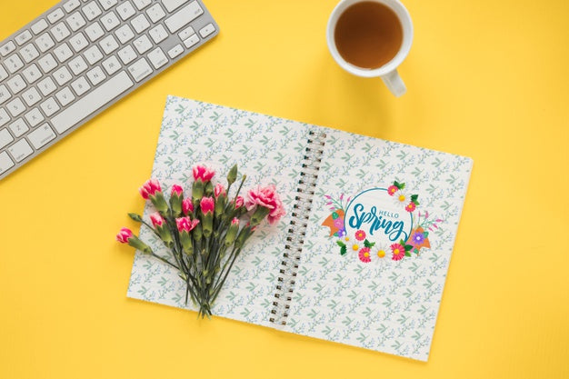 Free Flat Lay Notepad Mockup For Spring Psd