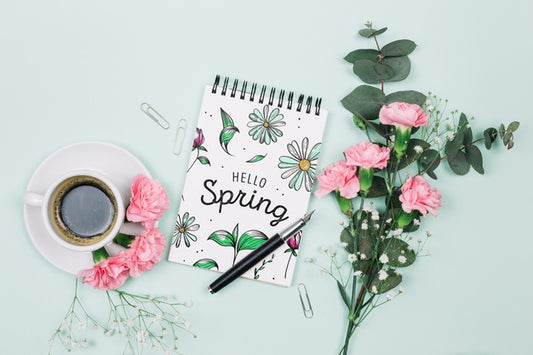 Free Flat Lay Notepad Mockup With Spring Concept Psd