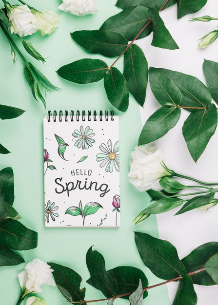 Free Flat Lay Notepad Mockup With Spring Concept Psd