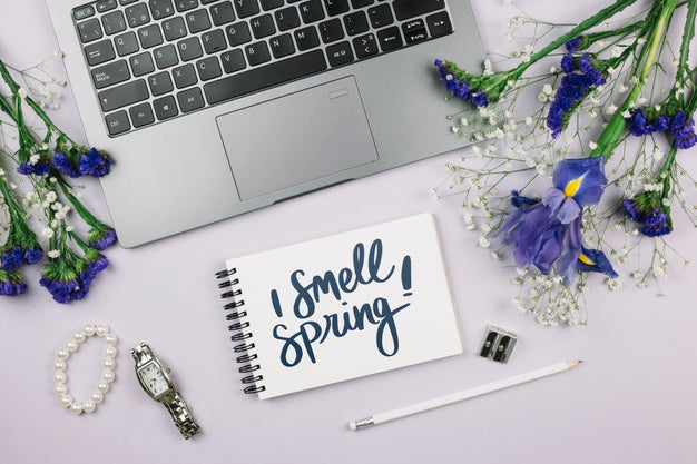 Free Flat Lay Notepad Mockup With Spring Concept Psd – CreativeBooster