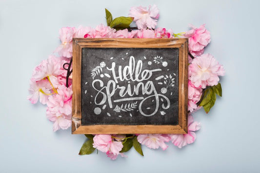 Free Flat Lay Of Blackboard With Spring Flowers Psd
