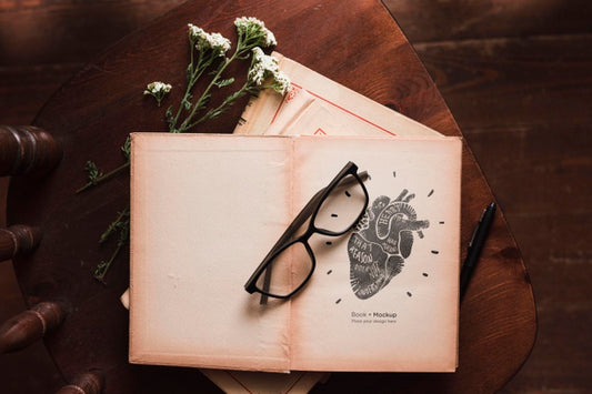 Free Flat Lay Of Books With Glasses And Flowers Psd