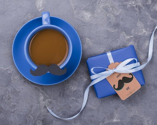 Free Flat Lay Of Coffee With Gift For Fathers Day Psd