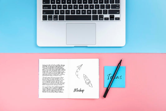 Free Flat Lay Of Desk Surface With Laptop And Sticky Note Psd