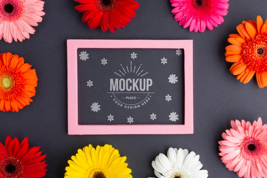 Free Flat Lay Of Frame Mock-Up With Daisies Psd