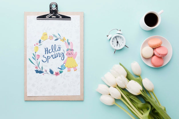 Free Flat Lay Of Notepad With Tulips And Macarons Psd