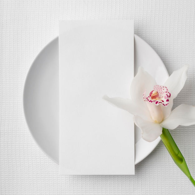 Free Flat Lay Of Spring Menu Mock-Up On Plate With Flower Psd