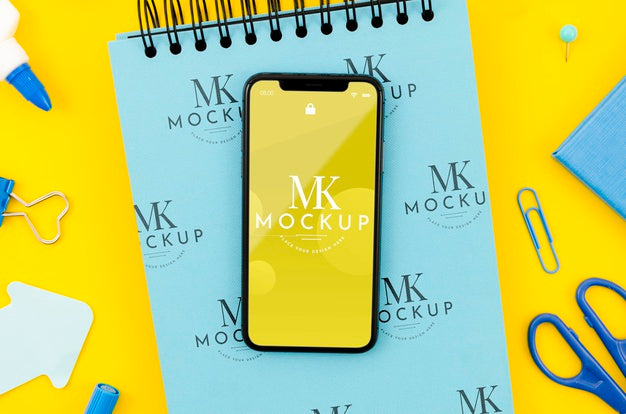 Free Flat Lay Smartphone Mock-Up On Clipboard Psd