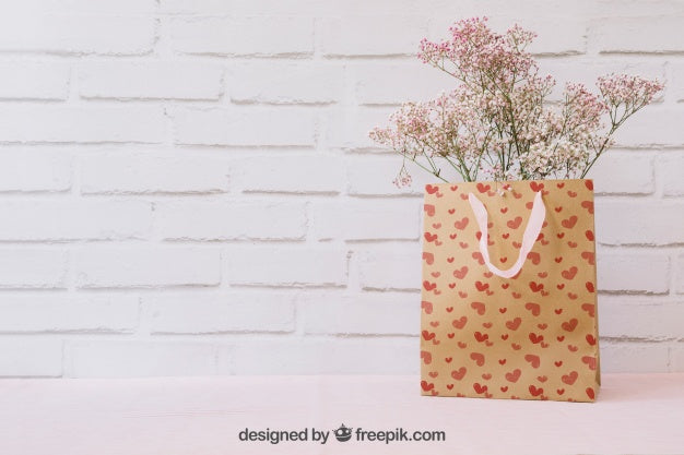 Free Flowers In Paper Bag And Copyspace Psd
