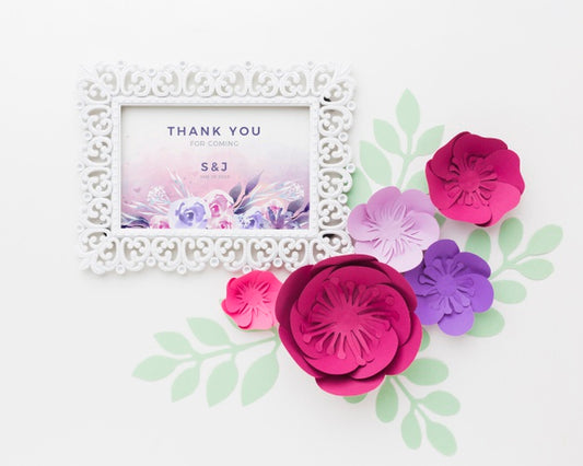Free Frame Mock-Up With Paper Flowers On White Background Psd