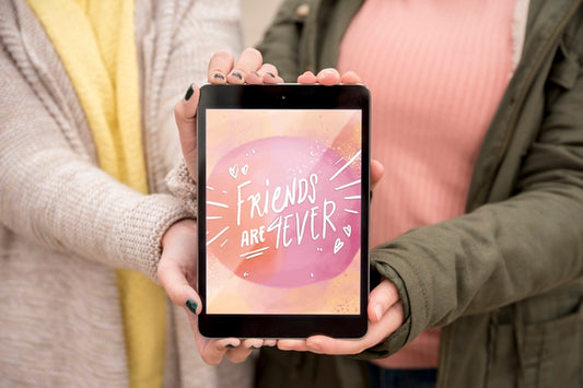 Free Friend Holding Happy Friendship Day Tablet Psd