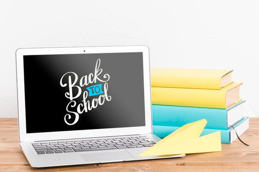 Free Front View Back To School With Laptop Psd