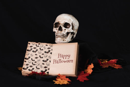 Free Front View Of A Skull With A Book Psd