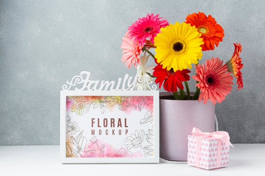 Free Front View Of Bouquet Of Daisies With Frame And Gift Psd