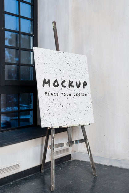 Free Front View Of Easel With Canvas For Painter Mock-Up Psd