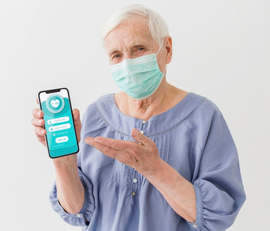Free Front View Of Elder Woman With Medical Mask Holding Smartphone Psd