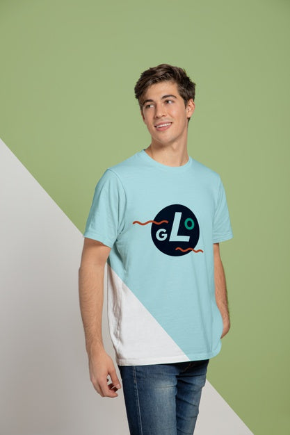 Free Front View Of Man Wearing T-Shirt Psd