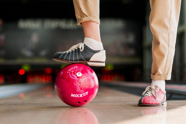 Free Front View Of Woman Holding Leg On Bowling Ball Psd