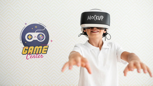 Free Front View Smiley Kid Wearing Vr Glasses Psd