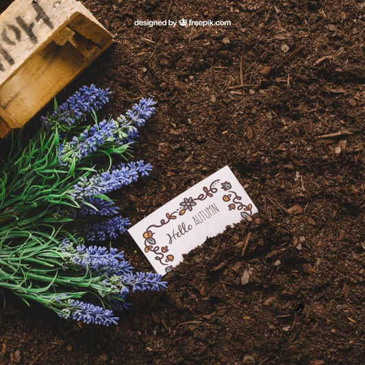 Free Gardening Mockup With Card Psd
