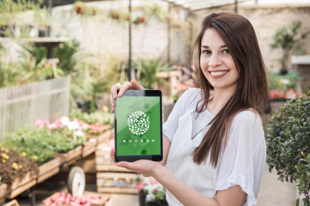 Free Girl Holding Tablet Mockup With Gardening Concept Psd