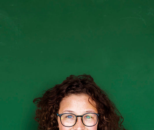 Free Girl With Curly Hair And Glasses Psd