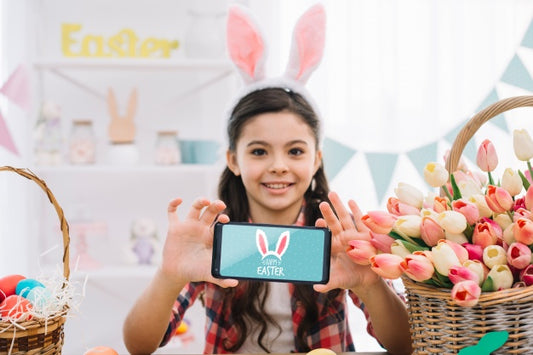 Free Girl With Smartphone Mockup On Easter Day Psd
