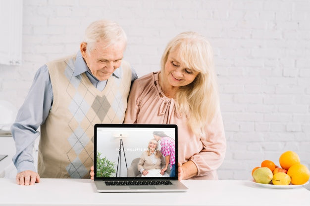 Free Grandparents Behind Laptop Mockup Psd