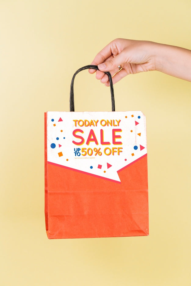 Free Hand Holding Shopping Bag Mockup Psd