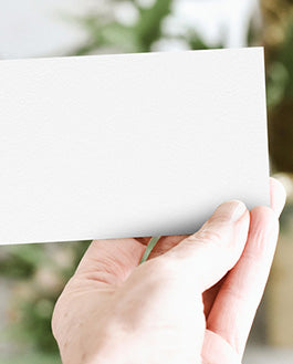 Free Hand Showing Business Card Mockup Psd