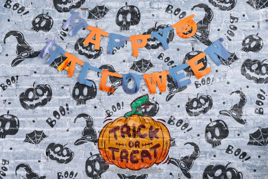 Free Happy Halloween Garland And Pumpkin With Trick Or Treat Lettering Psd